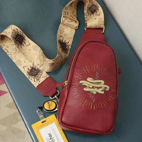 Universal Studios Harry Potter Mischief Bag With ID Clip - Picture 4 of 11